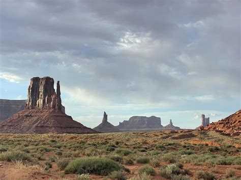  Monument Valley, Un Voyage Intemporel à Travers des Architectures Impossibles!